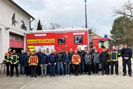 Ende März endete der vierte Lehrgang für Führungsassistenten für die Feuerwehren des Landkreises, an den Feuerwehrstandorten Gernlinden und Maisach. Die 21 Teilnehmer der Feuerwehren aus Adelshofen, Aich, Germering, Grafrath, Graßlfing, Puchheim-Bahnhof, Puchheim-Ort und Unterpfaffenhofen wurden dabei in Rechtsgrundlagen des Feuerwehr- und Katastrophenschutzrechts sowie in der praktischen Arbeit in einer Einsatzleitung geschult.