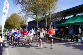 Mit herausragenden Zeiten für die beiden schnellsten Läufer des zweiten Ampermarathon am 22.04.2023 hatte das Olchinger Sportevent einen tollen Höhepunkt. Manuel Jakob aus München lief die 42,195 km in 2:55:03 h, gefolgt von Reiner Kastizen aus Poing mit 2:59:56. Die schnellste Frau war Larysa Reitblat, die mit 03:32:37 glücklich die Ziellinie überquerte. Nur eine halbe Minute später erreichte Denise Stöferle aus Laupheim (03:33:03) das Ziel.