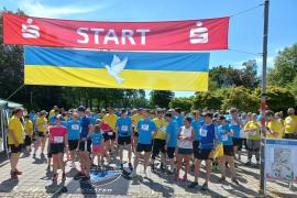 Gröbenzell – Am Sonntag, 7. Mai findet zum vierzehnten Mal der Gröbenzeller Familienlauf statt. Die beliebte Breitensportveranstaltung des 1. SC Gröbenzell bietet nicht nur Gelegenheit, für die eigene Fitness und Gesundheit Gutes tun, sie trägt auch dazu bei, Kinder und Jugendliche in sozialer Not, die über die Jugendsozialstiftung der Familie Dr. Rieder aus den Erlösen des Laufes gefördert werden, zu unterstützen.