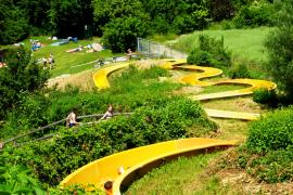 Am Sonntag, den 09.07.2023 findet jetzt im Freibad Mammendorf das 25. Wettrutschen statt. Ausweichtermine bei schlechtem Wetter sind der 09.07. bzw. der 16.07.2023. Ab 9 Uhr können alle Rutsch-Begeisterten ab sechs Jahren ihr Können zeigen. Nach oben sind keine Altersgrenzen gesetzt. Die Wertung erfolgt in vier Altersgruppen; alle Teilnehmer und Teilnehmerinnen erhalten eine Urkunde.