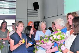 Frauen mit Blumenstrauß