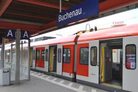 Am frühen Mittwochabend (19. Juli) schlug und trat ein zuvor bewusstlos am S-Bahnhaltepunkt Buchenau im Gleisbett liegender 58-Jähriger nach Rettungskräften und Bundespolizisten. 