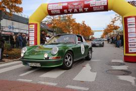 Sie mögen Oldtimer? Sie mögen Klassiker? Dann sollten Sie sich den Sonntag, 8.10.2023 ganz dick im Kalender anstreichen und die Fotoausrüstung parat halten. Denn dann startet die „10-SEEN-CLASSIC-RALLYE“. Ein Muss für jeden Liebhaber klassischer und zeitloser Autoschönheiten.