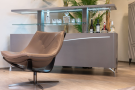 Wenn es um zeitloses Design und unschlagbaren Komfort geht, ist der Kauf eines Eames Lounge Chairs eine exzellente Wahl. 