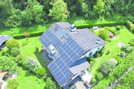 Großflächige PV-Anlagen auf allen Dächern – das Projekt „Energiewende mit Sektorenkopplung“ denkt groß.