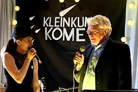 Das Experiment des ersten „Kleinkunst-Komet“ sei geglückt, freut sich Oliver Kübrich. Er lud in Kooperation mit Anja Pohl kreative Menschen aus den Bereichen Musik, Kabarett, Tanz, Poetry-Slam sowie Humor in den voll besetzten Schlögl-Hof nach Gilching ein. Eine Fortsetzung ist bereits in Planung.      