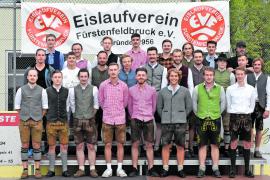 – Der EV Fürstenfeldbruck hat im Oktober die Eröffnung der neuen Eishockeysaison gefeiert. Der EVF präsentierte seine Mannschaften von der U7 über die U20, die 1b und mehrere Hobbymannschaften bis zur „Ersten“. Die startet am 20. Oktober in die neue Landesligasaison.