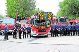 Im Oktober wurde die neuangeschaffte Drehleiter im Rahmen einer feierlichen Zeremonie geweiht. Die Feuerwehr Maisach hieß zahlreiche Gäste willkommen, darunter Vertreter der Kreisbrandinspektion sowie der Gemeinde-Feuerwehren. Auch Bürgermeister Hans Seidl sowie weitere Gemeindevertreter waren vor Ort und überbrachten ihre Grüße und Glückwünsche.