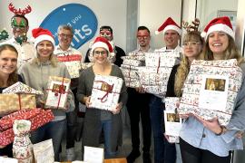 Bereits zum fünften Mal in Folge gibt es bei der Tafel in Gilching kurz vor Heilig Abend nicht nur Lebensmittel, sondern auch individuelle Weihnachtspäckchen. Eine Aktion, die bei den Nutzern „sehr gut“ ankommt, bestätigte Gudrun Müller, seit 20 Jahren für die Tafel als Vorsitzende verantwortlich.