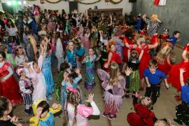 Es darf wieder ausgiebig gelacht, getanzt, getobt und gespielt werden - Auf geht’s zum großen Kinderfaschingsball der Heimatgilde „Die Brucker“. Am 28. Januar erwartet die Heimatgilde in der Jahnhalle am Volksfestplatz wieder viele Cowboys, Indianer, Prinzessinnen und weitere toll verkleidete Kinder und Erwachsene!