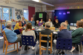  Mit einer schwungvollen Vorstellungsrunde zu den Schlagworten „Was kann ich und was will ich?“ starteten die 13 Teilnehmerinnen und Teilnehmer in den Workshop „Kreative Wege – Kinder und Jugendliche für Kultur begeistern“