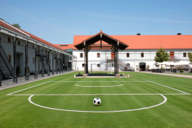 - In rund einem Monat startet die UEFA EURO 2024 in Deutschland! Wer bei bestem Bild und Ton alle Spiele der deutschen Mannschaft live miterleben möchte, ist in Fürstenfeld herzlich willkommen. Bei freier Platzwahl herrscht im bestuhlten Säulensaal Stadion-Atmosphäre.