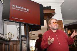 –  Zu einem Vortrag über „Künstliche Intelligenz (KI) – wie sich die Welt verändert“  lud unlängst der Brucker Gewerbeverband im Rahmen des regelmäßig stattfindenden Unter-nehmerfrühstücks in die Brucker Gaststätte Tortuga ein. 