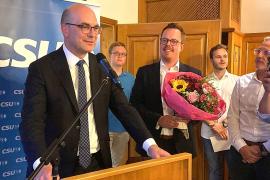 Absolut einig waren sich die Delegierten als CSU-Abordnungen der Landkreise Starnberg und Landsberg sowie der Stadt Germering  bei der Wahl ihres CSU-Direkt-Kandidaten für die Bundestags-Wahl 2025. Dazu wurde Micheal Kießling (MdB) jüngst im „Oberen Wirt“ im Gilchinger Altdorf einstimmig bei einer Enthaltung gewählt