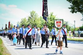 - Das Festwochenende der Freiwilligen Feuerwehr Maisach begann am Freitag mit einer feierlichen Eröffnung. Der 1. Vorstand Helmut Heitmair und Bürgermeister Hans Seidl, der als Schirmherr des Festes fungierte, begrüßten die zahlreich erschienenen Gäste. Nach dem traditionellen Bieranstich sorgte die Feuerwehrkapelle Germerswang für musikalische Unterhaltung, bevor DJ Jonny English den Abend stimmungsvoll ausklingen ließ.