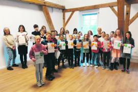 – Aktuell ruhen die Instrumente und die Schüler genießen ihre wohlverdienten Ferien. Gleiches gilt natürlich auch für das Kollegium. Neben vielen Klassenvorspiel-Einlagen und Konzerten fand im vergangenen Schuljahr auch wieder eine Juniorprüfung statt, in der sich 23 Kinder im Rahmen eines Konzertes erfolgreich dem Publikum und der Prüfungskommission vorstellten. 
