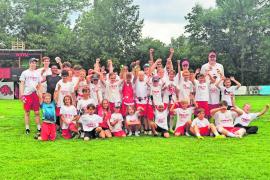 Das 5. Fursty Razorbacks Flag-Football Summer Camp ging am Freitagnachmittag mit dem traditionellen Abschlussspiel aller Teilnehmer erfolgreich zu Ende. 35 Kinder, darunter viele Football-Neulinge, haben sich der Herausforderung des 4-Tage-Camps gestellt und jeden Tag mit vollem Einsatz ihr Bestes gegeben.