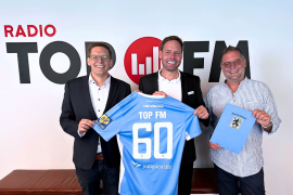 Radio TOP FM ist in der Saison 2024/2025 erstmals offizieller Radiopartner der Löwen. Der Lokalsender für München und Oberbayern fördert den regionalen Zusammenhalt und hat eine große Leidenschaft für die handgemachte Musik der 80er und 90er. 