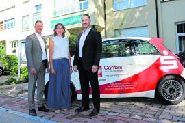 Von links: Christian Skokanitsch (Sparkasse Fürstenfeldbruck), Justyna Langosch (Pflegedienstleiterin der Caritas), Daniel Frank (Sparkassen-Filialdirektor Eichenau).