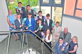 Hinten (v.l.): Kristina Gerling, Sebastian Schmitt, Luca Feuchter, Lukas Deutsch, Jonas Henne, Bennet Gilch, Robert Fedinger, Ines Bauer. Vorne (v.l.): Bastian Gantner, Lennart Voigt, Maximilian Pabst, Gentiana Maqedonci und Nico Schubert.