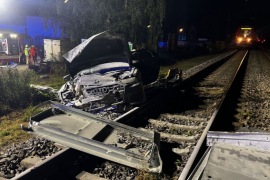 Wie die Polizei berichtet, ereignete sich in der Nacht von vergangenem Donnerstag auf Freitag kurz vor Mitternacht ein außergewöhnlicher Verkehrsunfall. Ein 20-jähiger Fahranfänger aus München fuhr mit einem über 250 PS-starken, geliehenen Audi auf der Benzstraße in Richtung Aubinger Weg. 