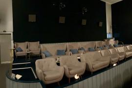 Beim Lichtspielhaus in der Maisacher Straße 7 freut man sich, seine Besucher über den laufenden, und nun fast vollständigen Umbau der beliebten Loge in Saal 1 zu informieren. Seit September wurde die Loge umgebaut und erweitert, um den steigenden Wünschen des Publikums nach noch mehr Bequemlichkeit und einem exklusiven Kinoerlebnis gerecht zu werden.