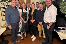 Keine Änderungen gab es bei den turnusmäßigen Vorstandswahlen des Brucker Gewerbeverbandes am 5. November im Ristorante La Campanella. Auch in den nächsten drei Jahren führt Franz Höfelsauer den BDS-Ortsverband an. In ihren Ämtern bestätigt wurden auch Carsten Schuchhardt (2. Vorsitzender), Bastian Kubitza (Schriftführer), sowie die weiteren Vorstandsmitglieder Mike Trommer, Matthias Donner Vitus Würstle Carolin Bals, Martin Alt und Markus Jaekel. 