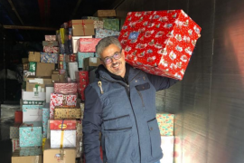 Auch in diesem Jahr sammelt der Verein „Hoffnung für eine neue Generation“  wieder Weihnachtspakete für arme Kinder, bedürftige Familien und alte Menschen in Rumänien.  Außerdem unterstützt er damit 55 Kindergärten. 