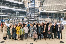 Auf Einladung der CSU-Bundestagsabgeordneten Katrin Staffler besuchten ehrenamtlich engagierte und politisch interessierte Bürger aus dem Wahlkreis Dachau-Fürstenfeldbruck den Deutschen Bundestag in Berlin. Die mehrtägige Bildungsreise ermöglichte den Teilnehmenden spannende Einblicke in die Arbeitsweise des Parlaments sowie in aktuelle politische und gesellschaftliche Fragestellungen.