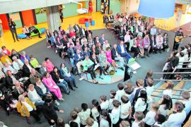 Mit zwei großen Festen feierte die Grundschule Puchheim Süd im Oktober ihren 50. Geburtstag. Den Auftakt machte die Jubiläumsfeier für Schüler, Eltern und alle Freunde der Grundschule Puchheim Süd. Mehr als 700 große und kleine Besucher feierten ein fröhliches, buntes Fest der Vielfalt. 
