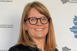 Das Bauernhofmuseum Jexhof erhält eine neue Museumsleitung: Ab Januar 2025 wird Dr. Hannah Maischein (Foto) die Geschicke des Jexhofs leiten. Nach rund 20 Jahren verabschiedet sich der bisherige Museumsleiter Dr. Reinhard Jakob in den Ruhestand.