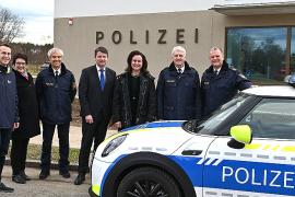 Zahlreiche Gäste aus Politik, Wirtschaft und diverser Polizeistationen waren jüngst zur Einweihung des neuen Gebäudes für die PI Gauting gekommen. Im Herbst 2022 erfolgte auf einem Grundstück an der Pentenrieder Straße 1, das bereits in Besitz des Freistaates Bayern war, der Spatenstich. 