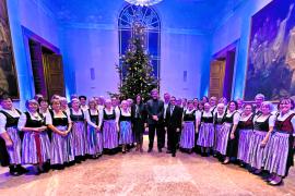 Die adventliche Feier der CSU-Landtagsfraktion am 4. Dezember hat der Landfrauenchor aus Fürstenfeldbruck musikalisch umrahmt, auch den vorher stattfindenden ökumenischen Gottesdienst in der alten Haidhauser Kirche. Auf Vorschlag des Landtagsabgeordneten für den Stimmkreis Fürstenfeldbruck-Ost Benjamin Miskowitsch wurden die singenden Landfrauen von der CSU-Landtagsfraktion eingeladen.