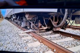 Am Dienstagnachmittag  kollidierte eine S-Bahn auf der Bahnstrecke Westkreuz – Herrsching bei Neugilching mit einem auf die Oberleitung und ins Gleis gefallenem Baum. 