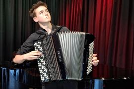 Beim Anfang Februar 2025 stattgefundenen Regionalwettbewerb „Jugend musiziert“ waren zwei Nachwuchsspieler des Akkordeonorchesters Unterpfaffenhofen e. V. (AOU) äußerst erfolgreich. 
