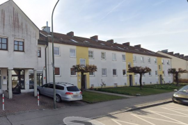Für die Sonnenstraße entlang der so genannten Dornier-Siedlung in Gilching ist eine komplette Neu- und Umgestaltung geplant. Unter Federführung der Wohnungsgenossenschaft Fünf-Seen-Land sollen die drei lang gestreckten und sichtlich maroden Gebäude abgerissen werden. Neu geplant sind sieben verkürzte mit je drei Stockwerken. Mit Baubeginn wird frühestens Ende 2026 gerechnet. 