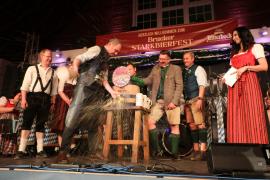 - Besser hätte die Stimmung nicht sein können: Rund 400 Gäste feierten am Samstag beim 40. Jubiläum des Königlichen Abends der Veranstaltungsreihe Brucker Starkbierfest eine gelungene Mischung aus bayerischer Tradition, scharfzüngigem Humor und erstklassigem Starkbiergenuss. 