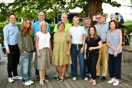 Die Geschäfte des Stadtmarketing Forums »Wir in FFB« starten mit einer neuen Aktion in den Frühling. Partner ist die Brucker »KUNSTwerkstatt59«, eine Gruppe von sechs Künstlern, die ein Gemeinschaftsatelier in der Schöngeisinger Straße 59 betreiben. Elf Innenstadt-Geschäfte stellen ihre Schaufenster zur Verfügung, um Gemälde oder Objekte der Brucker Künstler zu präsentieren. 