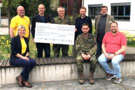 Daniela Söhnel, Andreas Eißner, OB Christian Götz, Oberst Dieter Rubenbauer, Markus Fuchs, Erbsensuppen-Organisator Florian Keßler, Hauptmann a.D. Harald Pötz, Stefan Griesshammel.