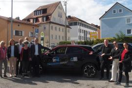 Stadträte mit den beiden Bürgermeistern, Alexander Leiderer und Sonja Stumbaum (Carsharing.Expert GmbH) sowie die städtische Verkehrsexpertin Dr. Montserrat Miramontes. 