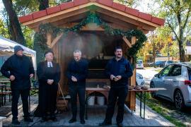 von links: Pfarrer Stefan Menzel, Pfarrer Alexander Bauer, Erster Bürgermeister Norbert Seidl und Sergius Ruppaner bei der Eröffnung des Backhauses.