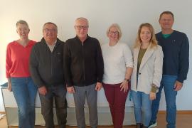 Von links: Geschäftsführerin der Bürgerstiftung für den Landkreis Fürstenfeldbruck Katrin Rizzi, Leiter der Tafel Maisach Normann Wenke, Projektleiter Herzenskiste Alois Schorer, Bürgerstiftungsvorständin Dr. Grit Ullmann, Seniorenfachbetreuerin des Landratsamts Fürstenfeldbruck Sarah Grätz und Tafellogistik-Leiter Georg Marks.