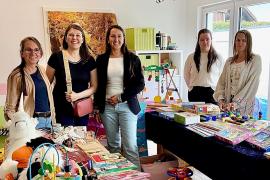 Tanja Skresiewiez,  Salome Fruhmann, Zsanett Nemeti (Geschäftsführung), Mirjam Mann, Marlene Vecchiola organisierten den ersten Flohmarkt im Haus 2 bei den „Alimonia-Kids“.