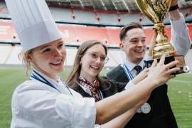 Auszeichnung Köchin im Fußballstadion Allianzarena