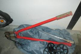 Mit diesem Bolzenschneider wurde die Kette, mit der die Räder gesichert waren, durchgezwickt.