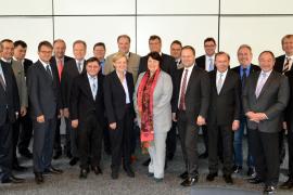 Christoph Hillenbrand, Regierungspräsident und Maria Els, Regierungsvizepräsidentin der Regierung von Oberbayern, Dr. Johann Keller, geschäftsführendes Präsidialmitglied im Bayerischen Landkreistag und die Landräte des Bezirksverbandes Oberbayern im Bayerischen Landkreistag.