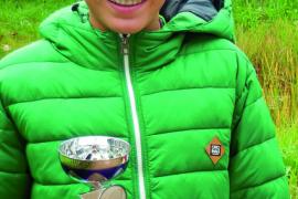 Der Zwölfjährige Luis Kleinschnitz hat beim Tennis Hallenturnier in Krumbach den ersten Platz der U14 belegt