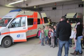 Für die Kinder des AWO-Kindergarten Schatzkiste war der Besuch bei der Aicher Ambulanz Union ein aufregendes Erlebnis.