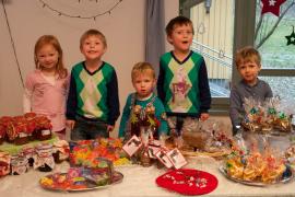 Mit diesen Worten hat Erich Kästner auf den Punkt gebracht, wonach im Gröbenzeller Gemeindekindergarten Spatzennest in der Vorweihnachtszeit gelebt wird. Unter tatkräftiger Unterstützung der gesamten Kindergartenfamilie – allen voran der Kinder – wurden beim Bazar Ende November Einnahmen in Höhe von 800 Euro erlöst. 