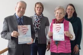 Vorne von links Dr. Bernd und Arnhild Rieder. Hinten von links Dorothee von Bary, Vorstand Bürgerstiftung, und Katrin Rizzi, Projektkoordinatorin.